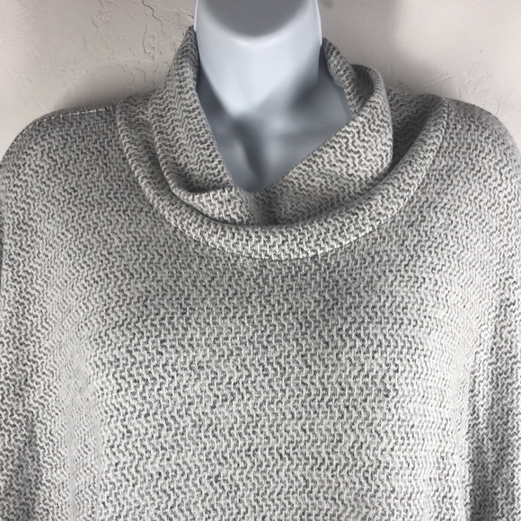 Pure Essence super soft light gray poncho size medium - Picture 2 of 11